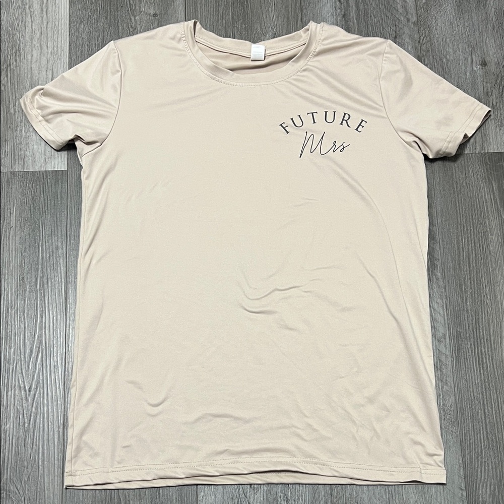 The Ring Boxes woman’s “Future Mrs” Tan tee/ size XL
